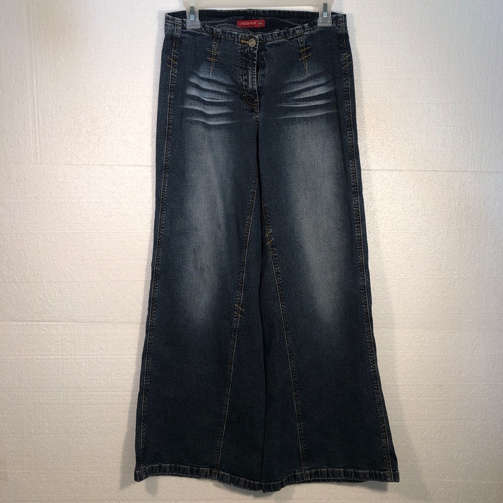Y2K Vigoss London Blue jeans Size 7/8. Wide leg/Flared. No pockets. Medium rise.